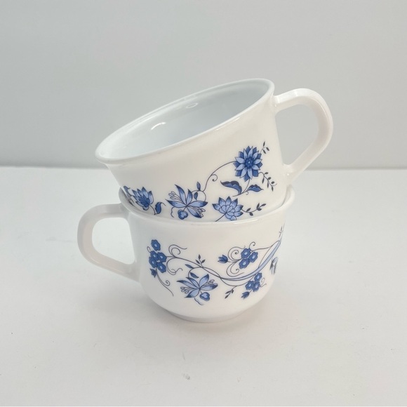 2 Vintage Arcopal France Coffee Mug Tea Cups Blue Onion Pattern Milk Glass - Picture 8 of 12
